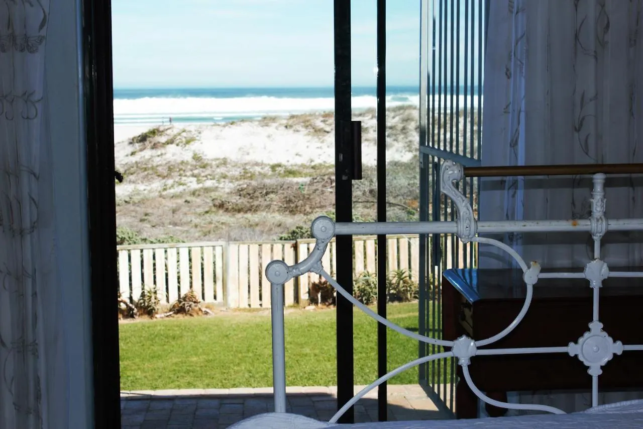 Guest house 14 Penguin Place, Melkbosstrand